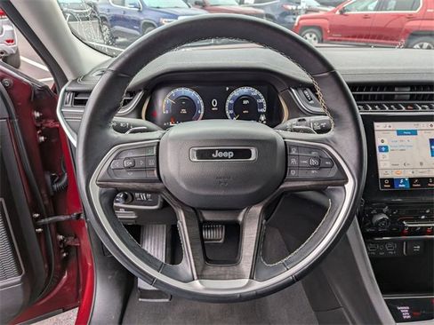 Used 2022 Jeep Grand Cherokee L Limited w/ Black Appearance Package image 17