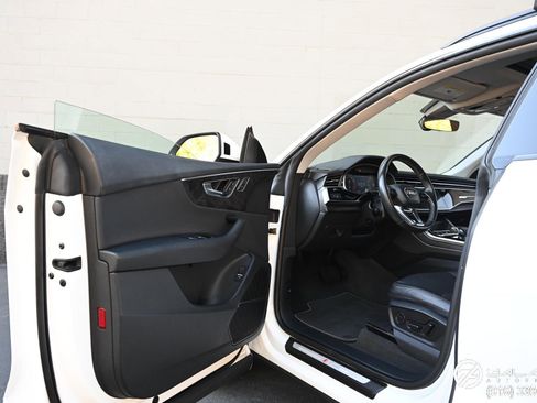 Used 2019 Audi Q8 Premium Plus w/ Premium Plus image 18