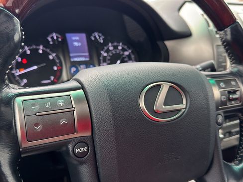 Used 2016 Lexus GX 460 Luxury w/ Preferred Accessory Package image 27