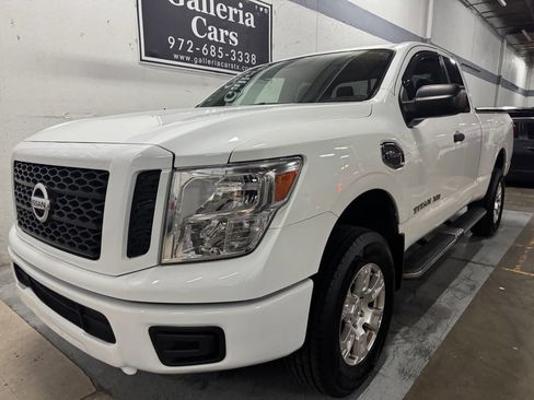 Used 2017 Nissan Titan S image 3