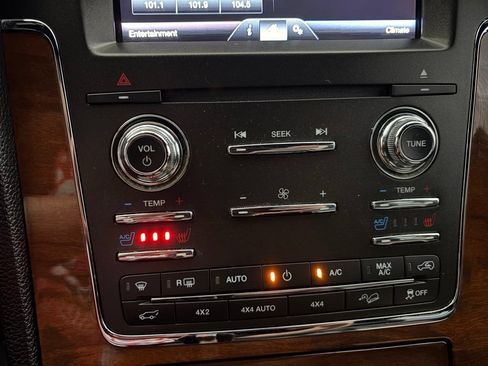 Used 2015 Lincoln Navigator 4WD image 17