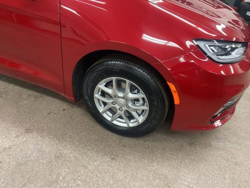 New 2026 Chrysler Pacifica Select image 20