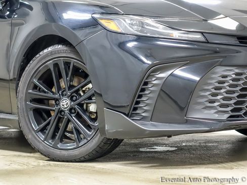 Used 2025 Toyota Camry SE image 4