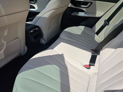 Used 2025 Mercedes-Benz E 350 Sedan image 15