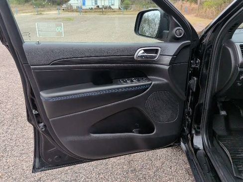 Used 2019 Jeep Grand Cherokee Laredo image 15