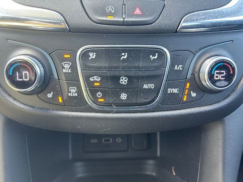 Used 2023 Chevrolet Equinox LT FWD image 22