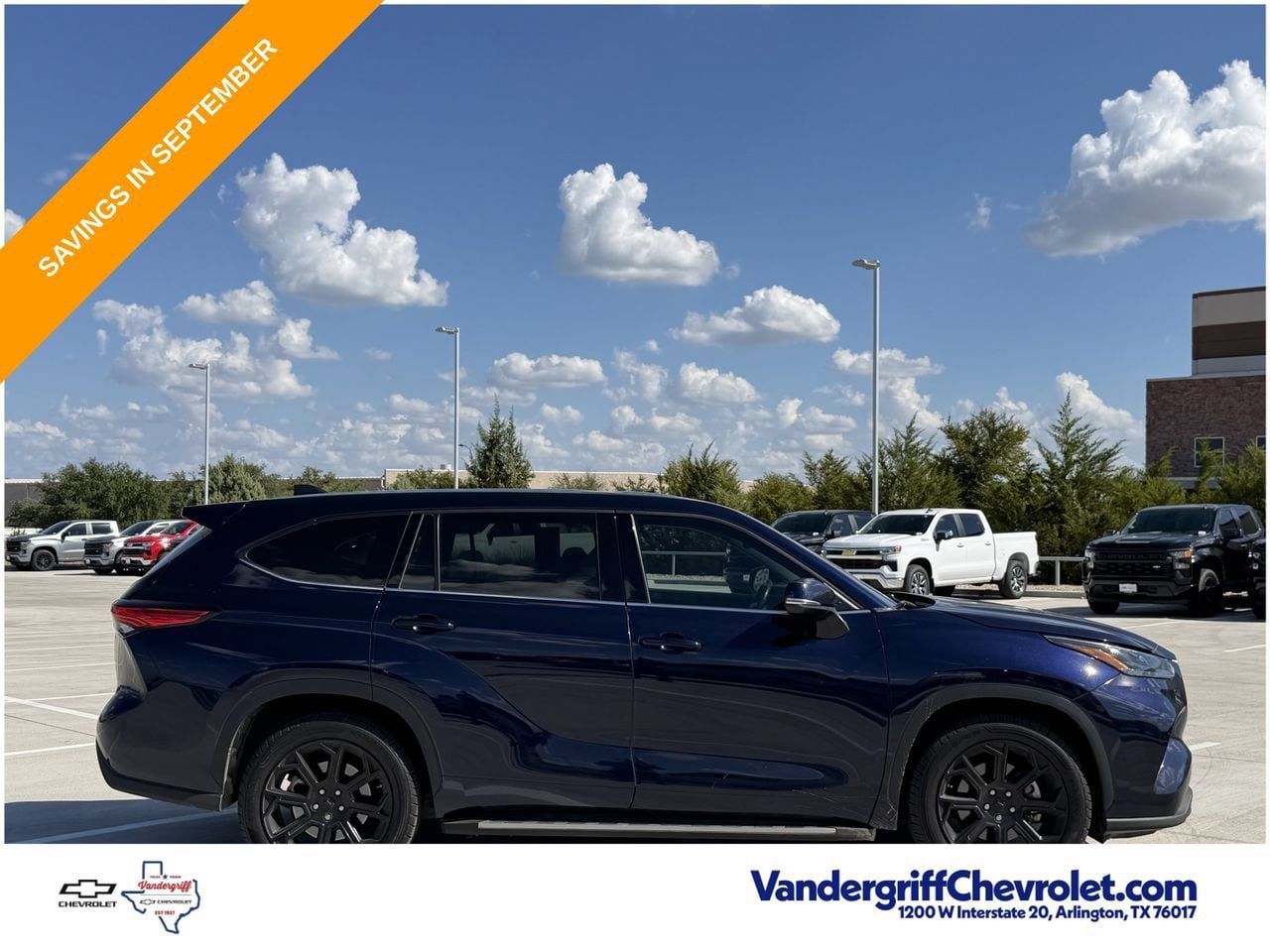 Used 2022 Toyota Highlander LE FWD image 3