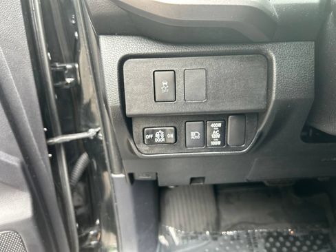 Used 2021 Toyota Tacoma TRD Off-Road AWD/4WD image 25