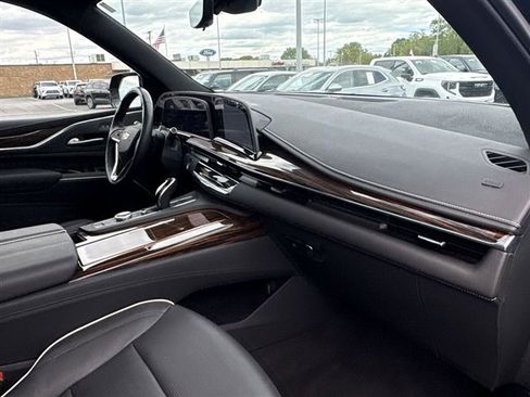 Certified 2024 Cadillac Escalade Premium Luxury w/ Performance Package AWD/4WD image 29