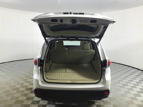 Used 2016 Toyota Highlander XLE image 23
