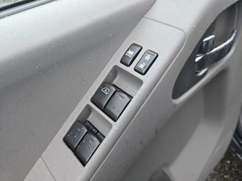 Used 2012 Nissan Frontier SV image 24