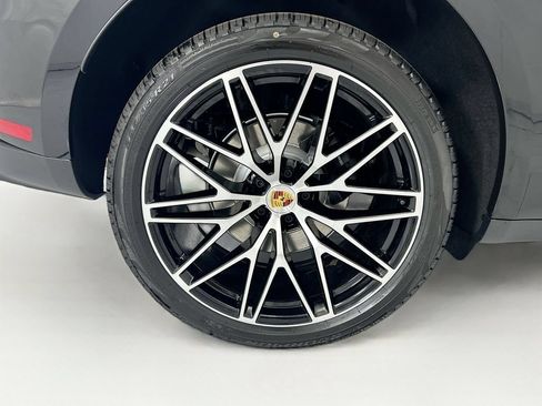 Used 2026 Porsche Macan AWD/4WD image 33