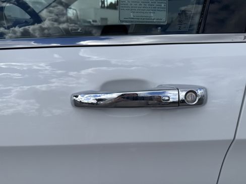 Used 2014 Jeep Grand Cherokee Overland w/ Advanced Technology Group image 12