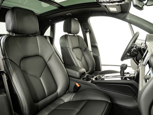 New 2026 Porsche Macan S image 24