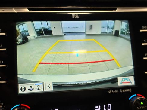 Used 2019 Toyota Camry FWD image 31