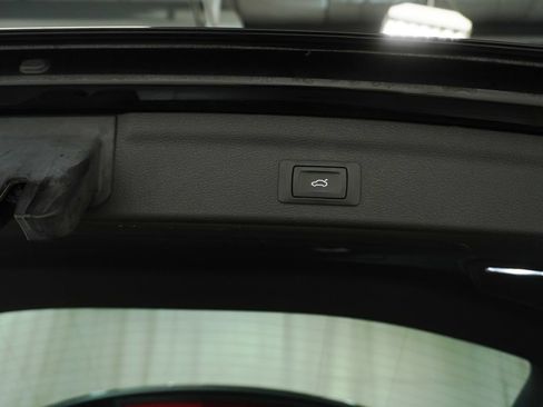 Used 2019 Audi Q3 2.0T Premium AWD/4WD image 6
