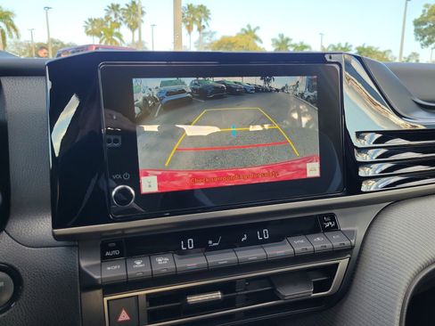 Used 2025 Toyota Camry SE image 22