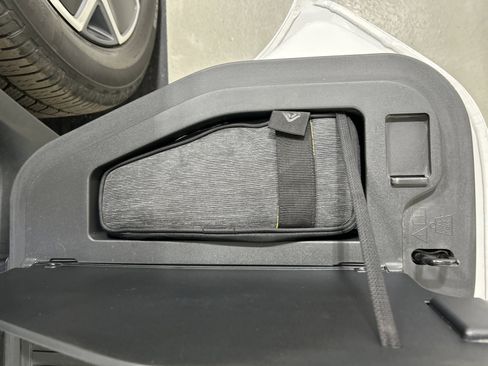 Used 2022 Rivian R1T Adventure image 32