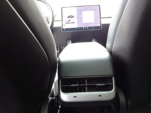 Used 2020 Tesla Model Y Long Range image 13