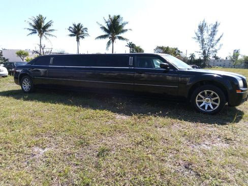 Used 2006 Chrysler 300 Touring image 2