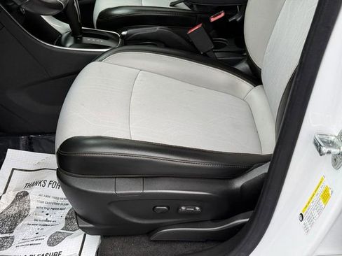 Used 2020 Chevrolet Trax LT w/ LT Convenience Package image 16