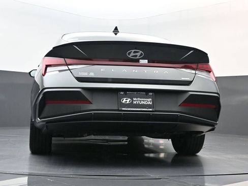 Used 2025 Hyundai Elantra SEL image 24