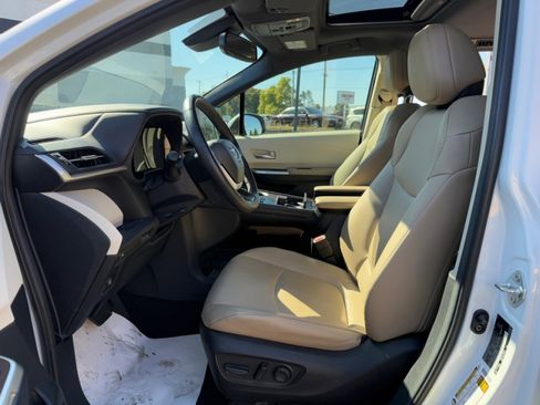 Used 2023 Toyota Sienna XLE image 10