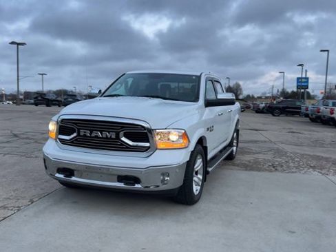 Used 2016 RAM 1500 Laramie w/ Convenience Group image 4