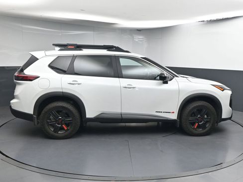 Certified 2025 Nissan Rogue SV AWD/4WD image 8