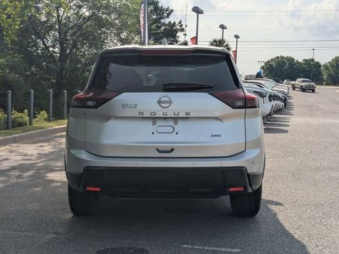 Used 2025 Nissan Rogue SV AWD/4WD image 4