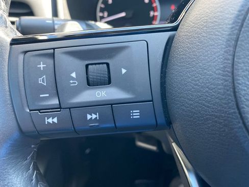 Used 2023 Nissan Rogue SV w/ SV Premium B Package FWD image 8