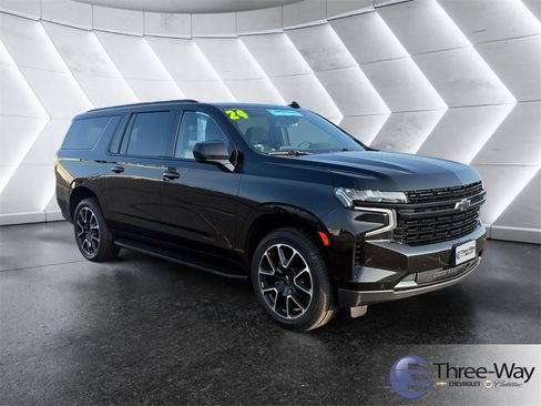 Used 2024 Chevrolet Suburban RST image 7