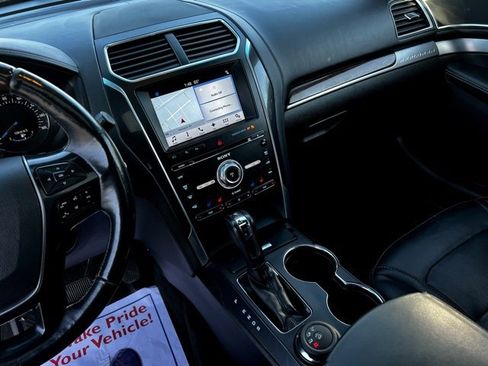 Used 2017 Ford Explorer Platinum image 40