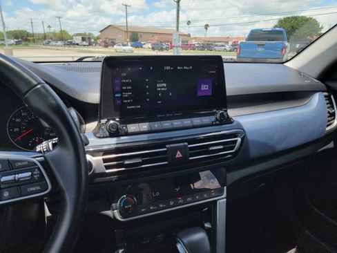 Used 2023 Kia Seltos S w/ Navigation Package FWD image 24
