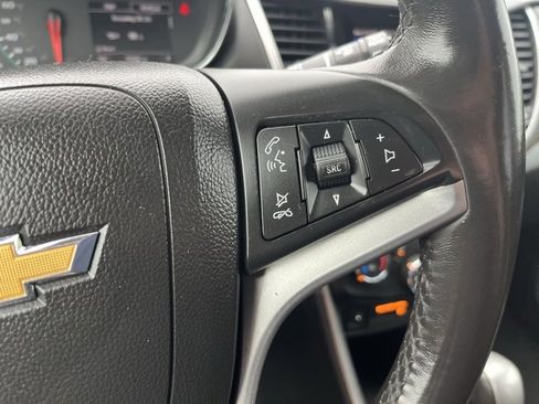 Used 2022 Chevrolet Trax LT w/ LT Convenience Package image 21