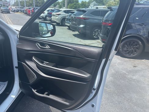 Used 2022 Jeep Grand Cherokee L Laredo w/ Luxury Tech Group I image 16