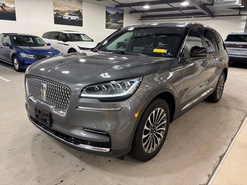 Used 2023 Lincoln Aviator Reserve w/ Elements Package Plus AWD/4WD image 2