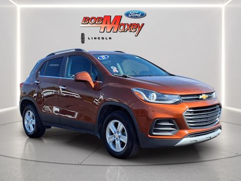 Used 2019 Chevrolet Trax LT w/ LT Convenience Package AWD/4WD image 3
