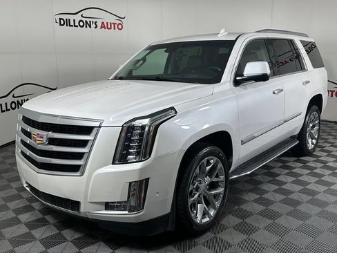 Used 2018 Cadillac Escalade Premium Luxury AWD/4WD image 2