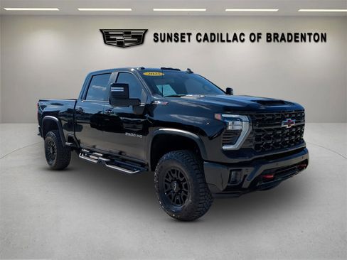 Used 2025 Chevrolet Silverado 2500 ZR2 w/ Technology Package image 1