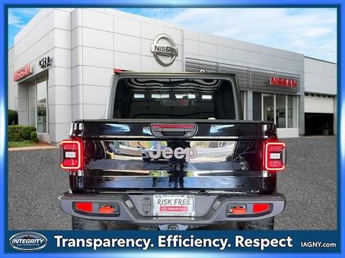 Used 2026 Jeep Gladiator Mojave AWD/4WD image 7