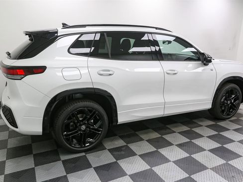 New 2025 Volkswagen Tiguan SE R-Line image 9