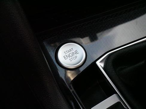 Certified 2025 Volkswagen Taos SE AWD/4WD image 28