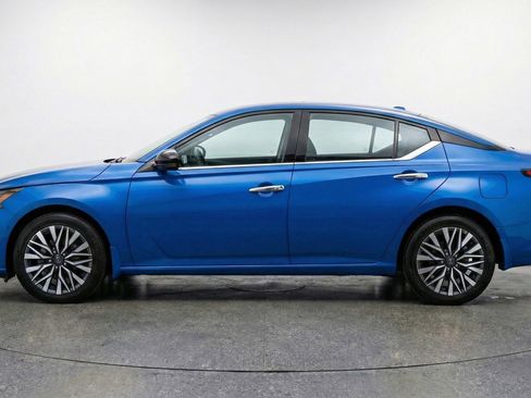 Used 2025 Nissan Altima 2.5 SV image 5