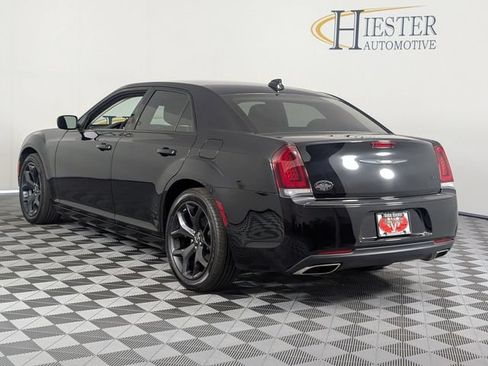 Used 2022 Chrysler 300 Touring w/ Sport Appearance Package RWD image 5