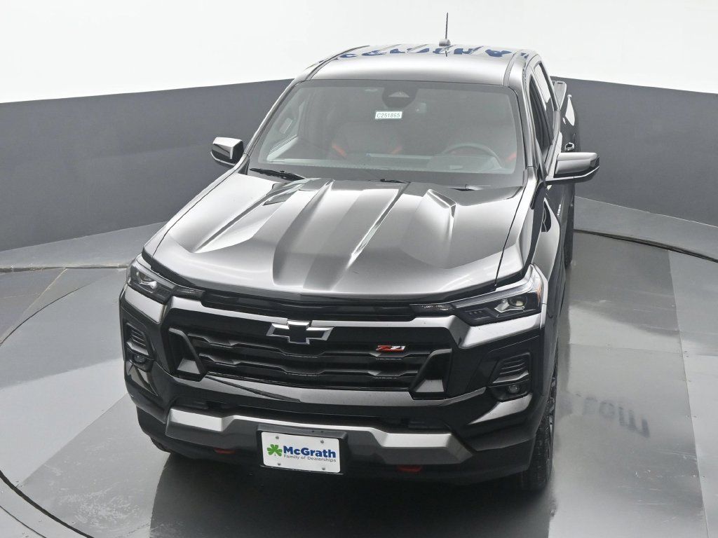 Used 2025 Chevrolet Colorado Z71 w/ Z71 Convenience Package 2 AWD/4WD image 29
