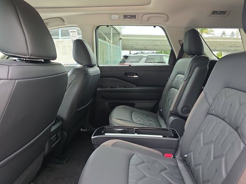 New 2026 Nissan Pathfinder Platinum AWD/4WD image 15