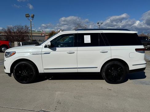 Used 2022 Lincoln Navigator Reserve image 11