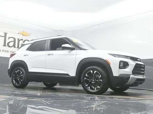 Used 2023 Chevrolet TrailBlazer LT image 2