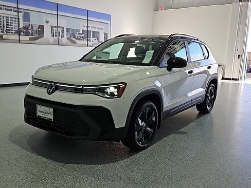 New 2026 Volkswagen Taos SE FWD image 4